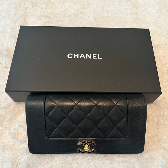 AUTHENTIC CHANEL A80971 CC Mademoiselle Bifold Long Wallet Sheepskin - Picture 1 of 15